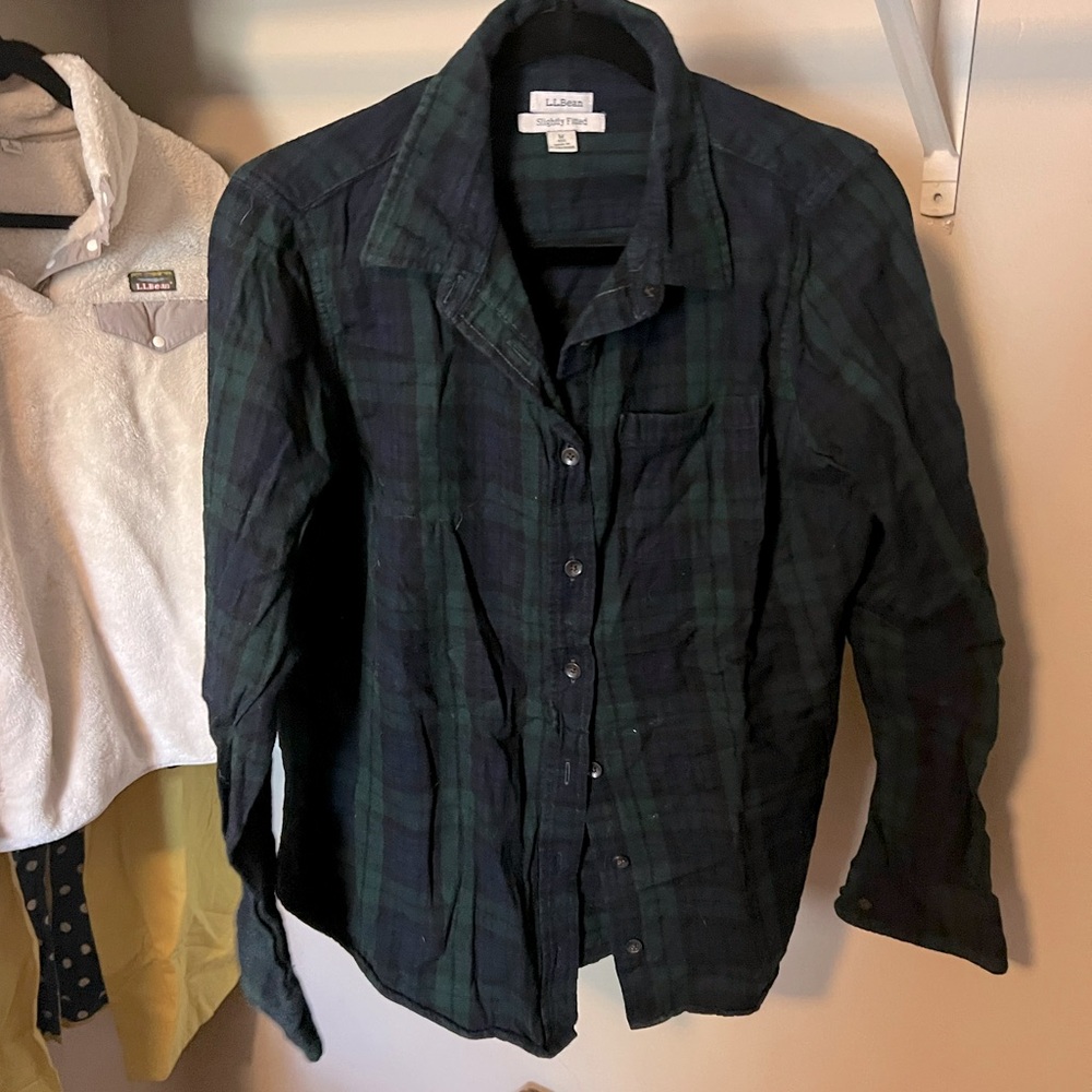 LL Bean Flannel Shirt Women’s M Blue Green Scotch Plaid slightly Fitted Outdoor